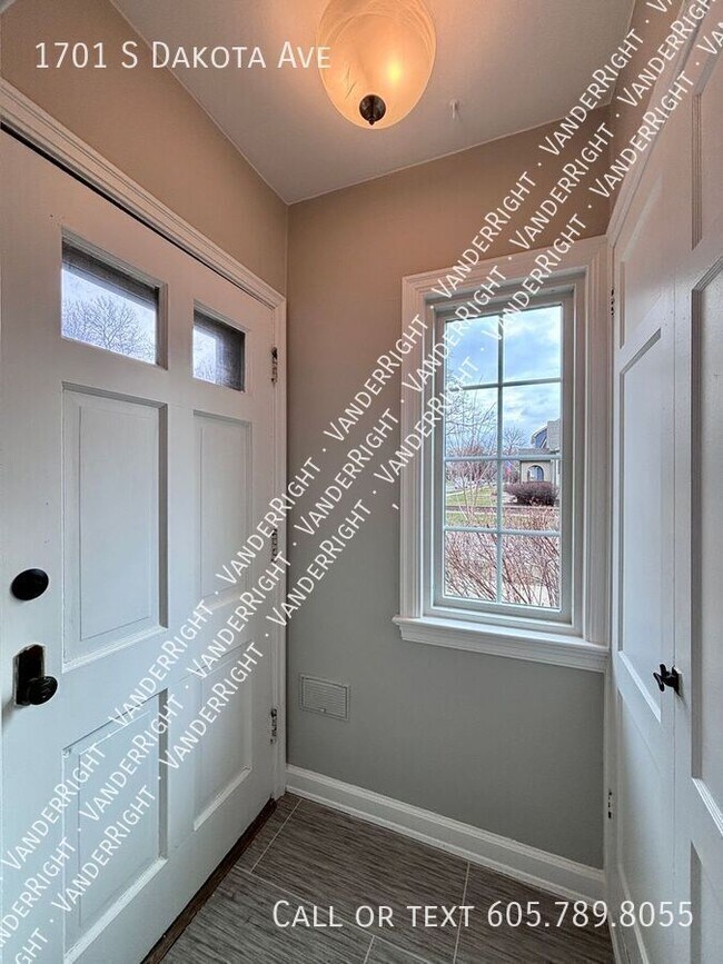 Building Photo - 1701 S Dakota Ave