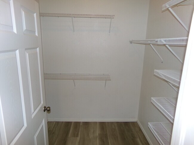 Building Photo - 3002 W Elizabeth St