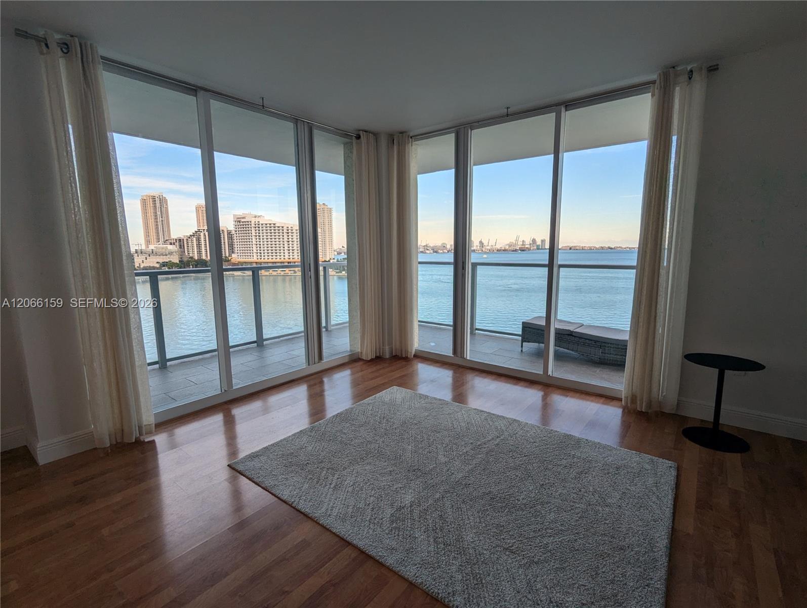 Building Photo - 1155 Brickell Bay Dr
