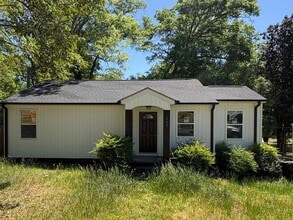 Building Photo - Beautiful refurbished home!