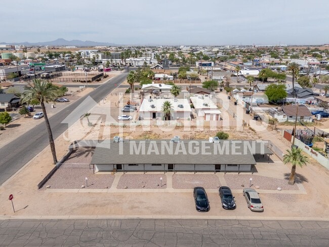 Building Photo - Convenient, Beautifully Updated Space Available Now!