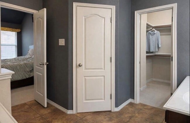 Building Photo - 1052 Hot Spring Valley