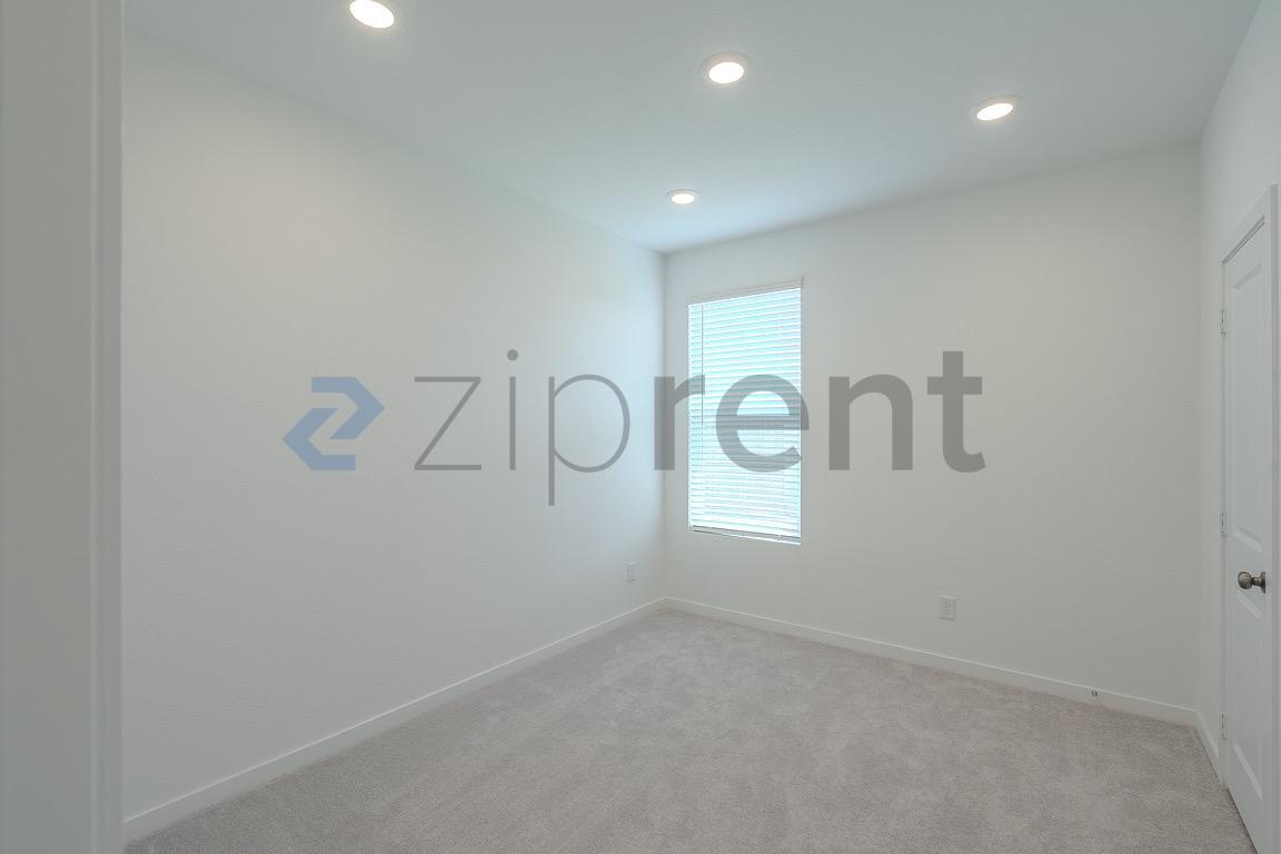 Building Photo - Unit