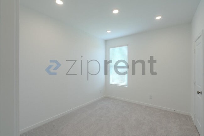 Building Photo - Unit