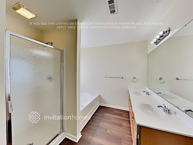 Building Photo - 7342 Lamplighter Close Dr
