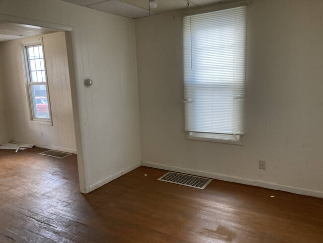 Building Photo - 6 Harvard St