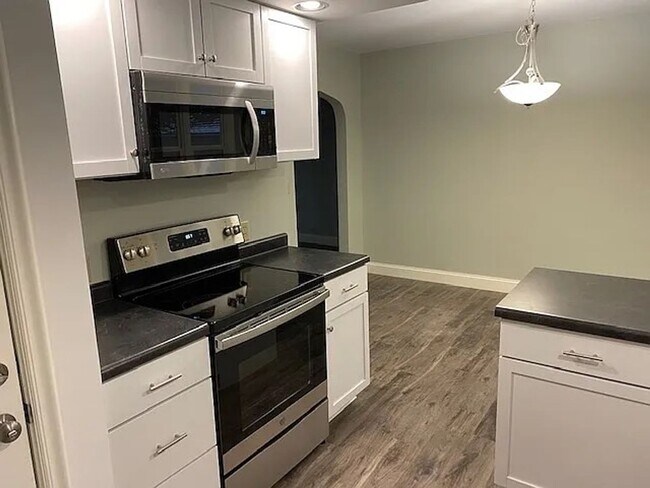 Building Photo - Click the “Apply Now” button or email wapmrentals@gmail.com for a prompt response.