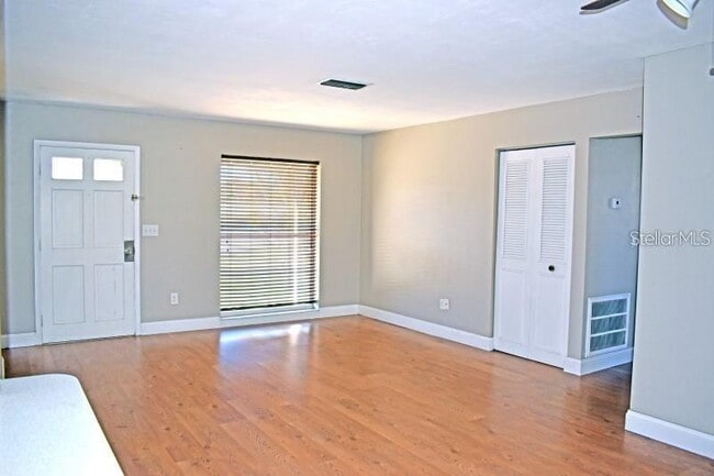 Building Photo - 1002 Cobblestone Dr