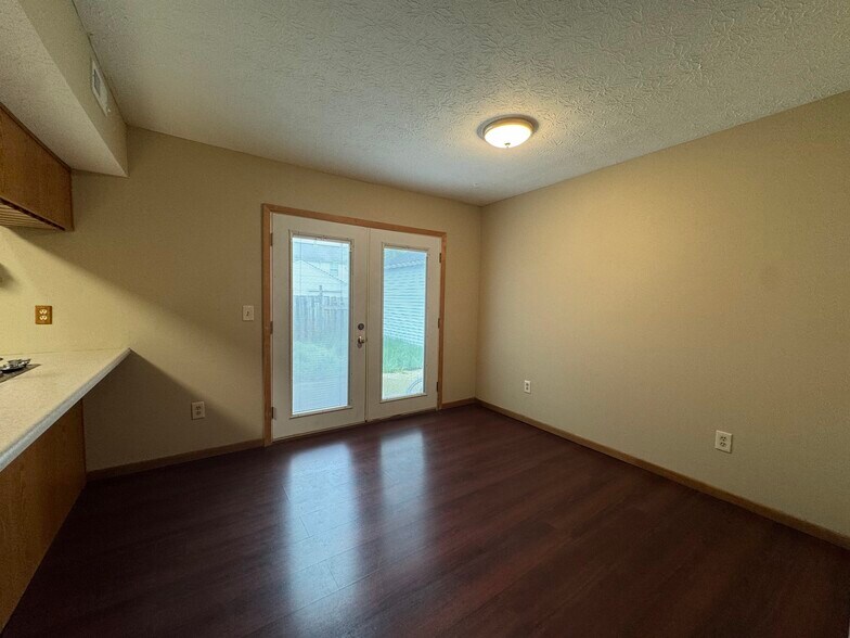 Building Photo - 307 Cross Wind Dr