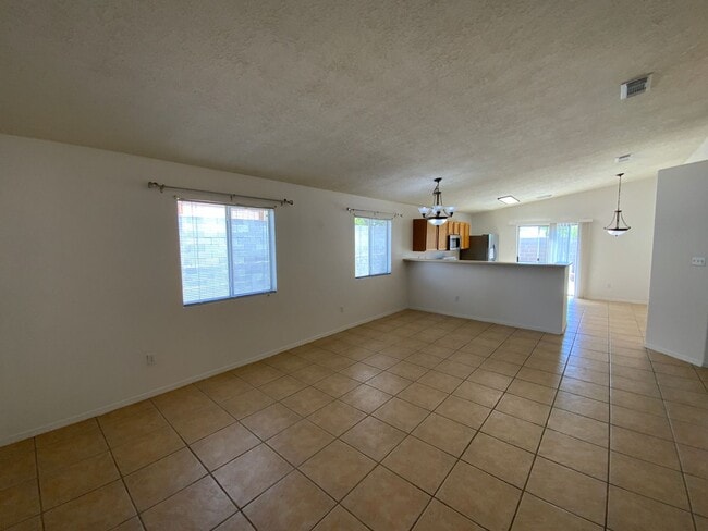 Building Photo - 4 Bedroom Single Story Home Available Near...