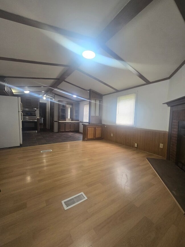 Building Photo - Super Cute 3 Bed 2 Bath Mobile Home!