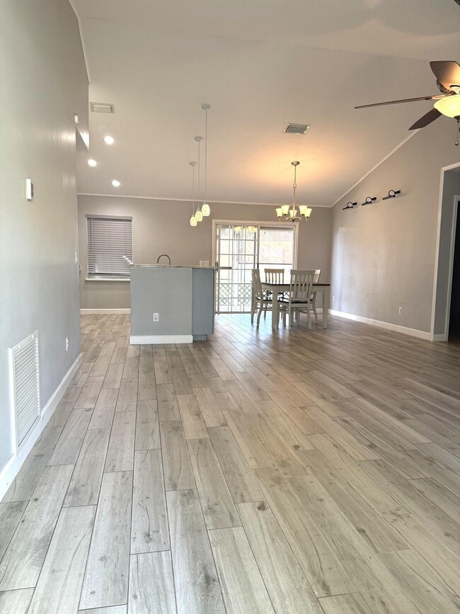 Building Photo - 1835 17th Ave SW