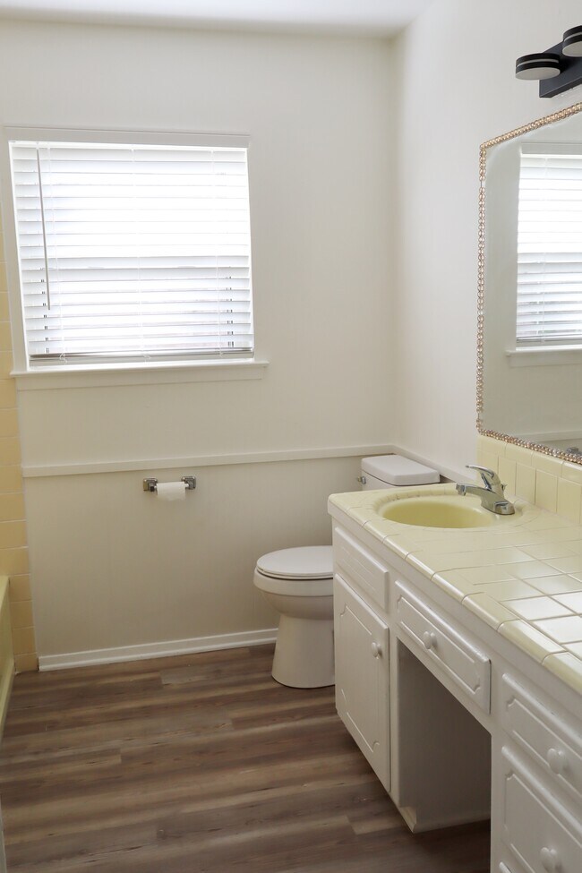 Building Photo - 1217 Scott Dr