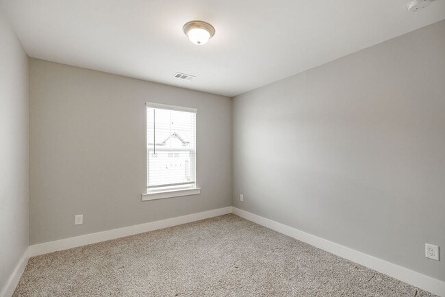 Building Photo - LEASING SPECIAL!! Townhome Available Now i...