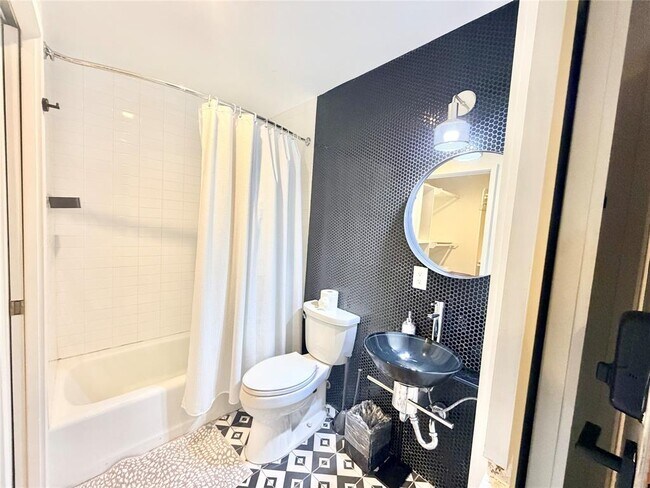 Building Photo - 201 Academy Dr