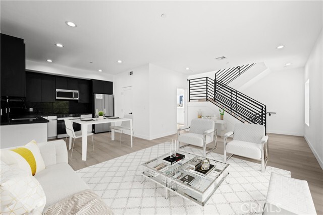 Building Photo - 644 N Boyle Ave