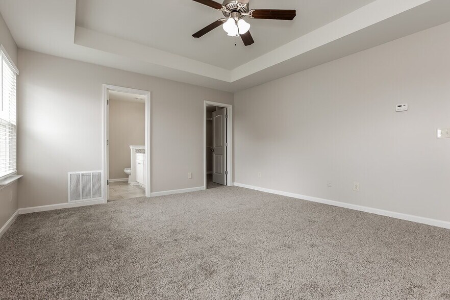 Building Photo - 326 Crescent Woode Dr