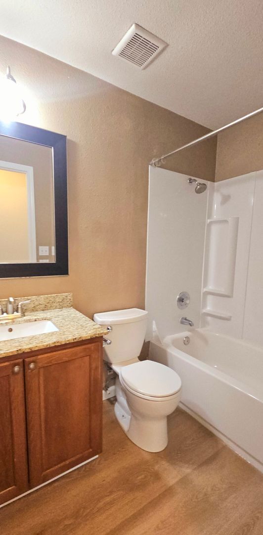 Building Photo - 4 bedroom Home on Highland Golf Course APPLICATION PENDING