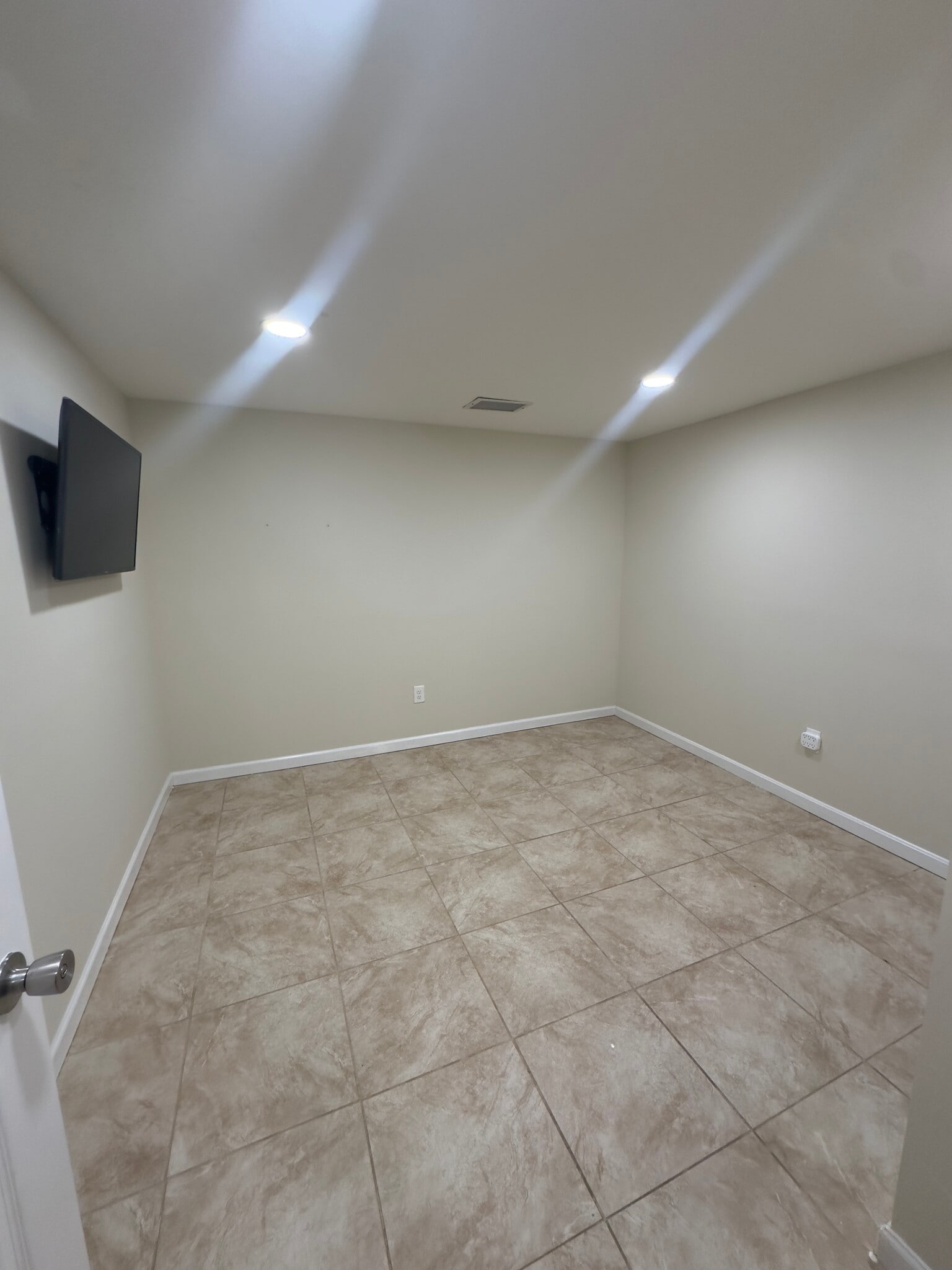 Building Photo - 8500 Magnolia Dr