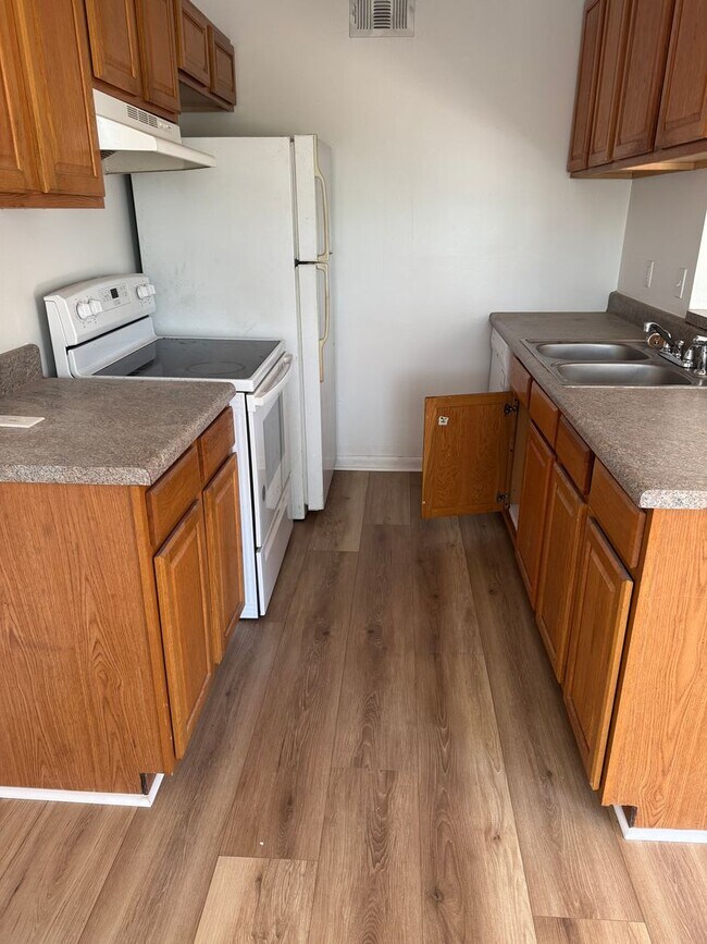 Building Photo - Great Features and Great Price!