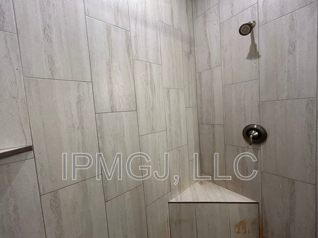 Building Photo - 581 W Indian Creek Dr