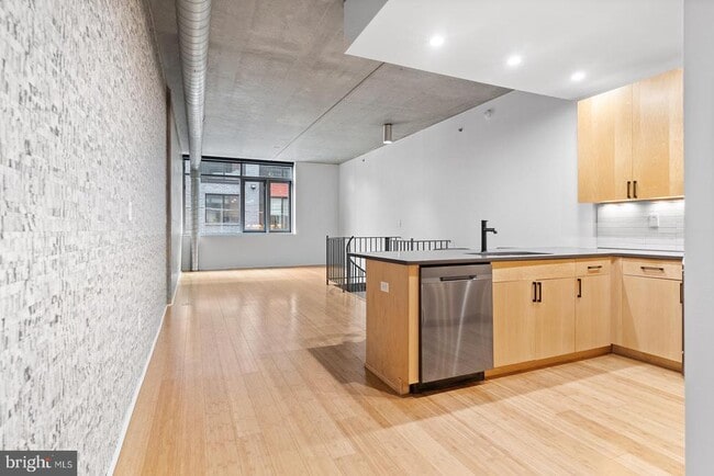 Building Photo - 1352 South St