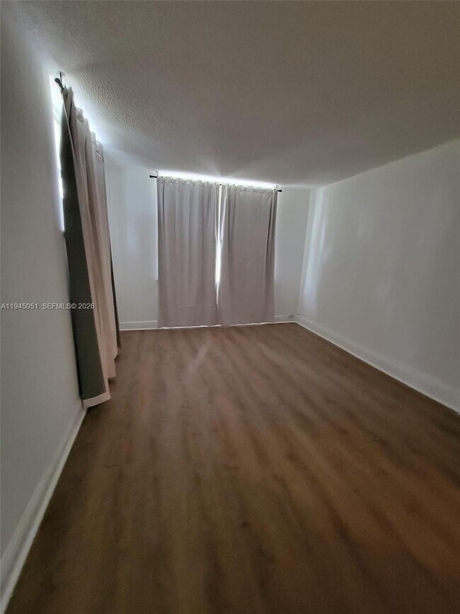 Building Photo - 1800 Sans Souci Blvd