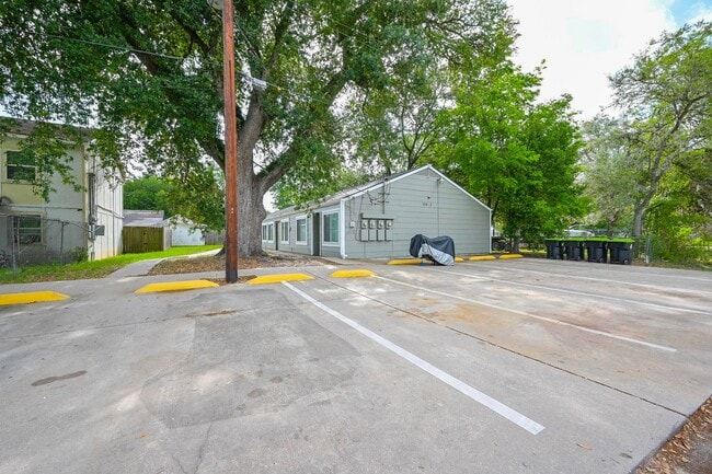 Building Photo - 506 N 3rd St