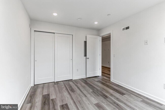 Building Photo - 5801 Ridge Ave