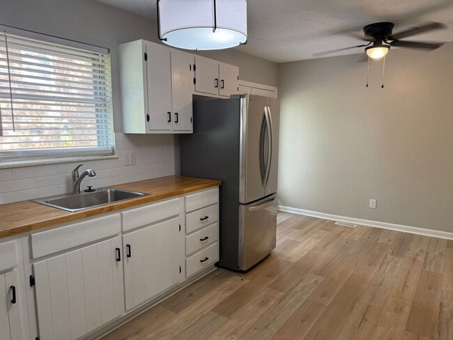 Building Photo - Renovated Rocky Hill Home