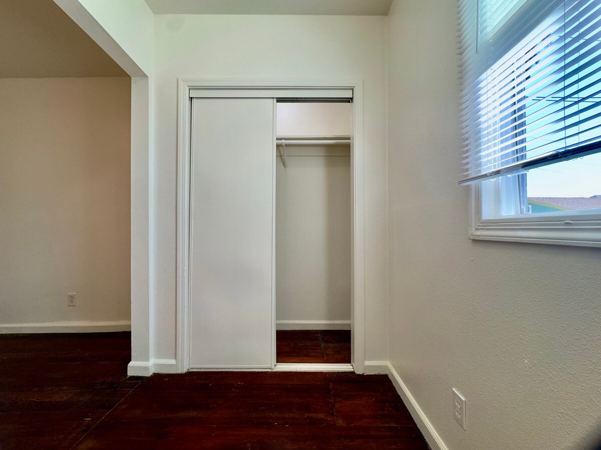 Building Photo - 711 32nd St