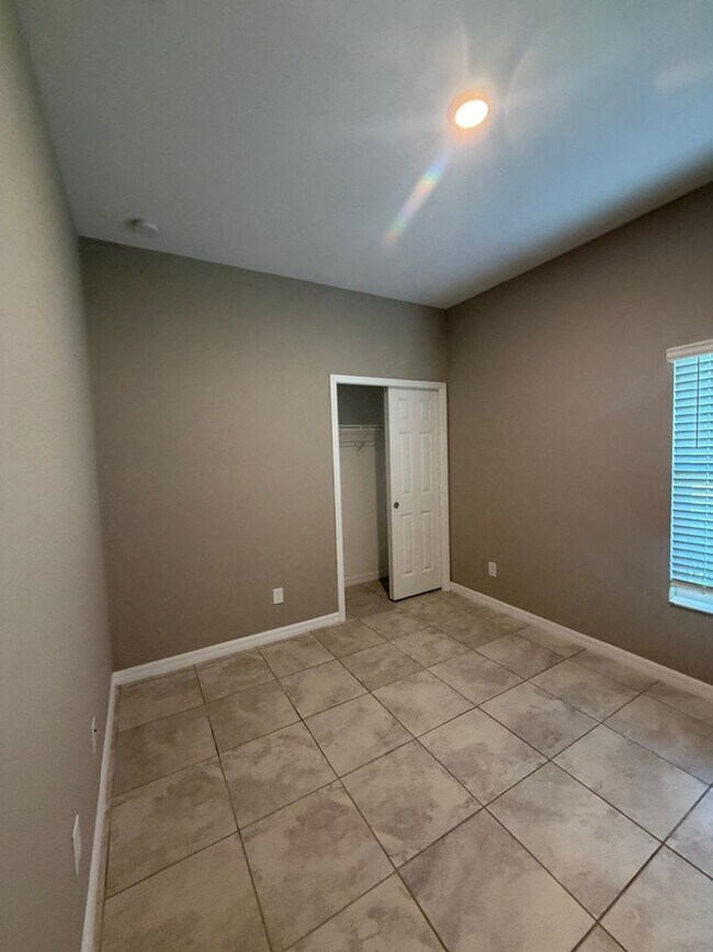 Building Photo - 1039 San Cristobal Ave