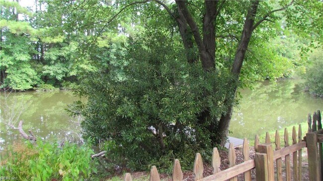 Building Photo - 350 San Roman Dr