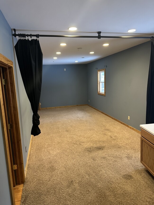 Building Photo - 9 S 160th Ave