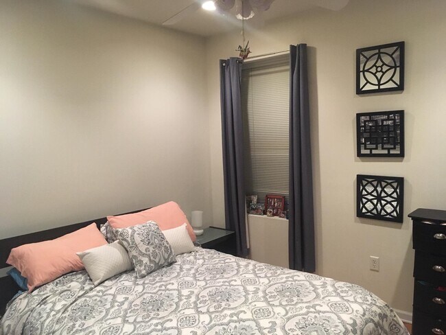 Building Photo - 254 6th St