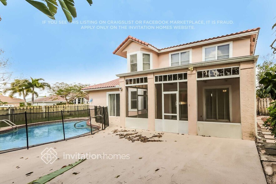 Building Photo - 2015 Portland Ave