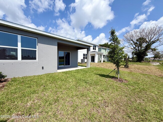 Building Photo - 917 Castleford Ave NE