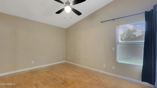 Building Photo - 8817 E Dahlia Dr