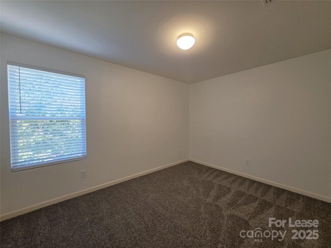 Building Photo - 150 Pin Oak Ct