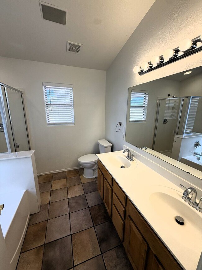 Building Photo - 3816 S 74th Dr