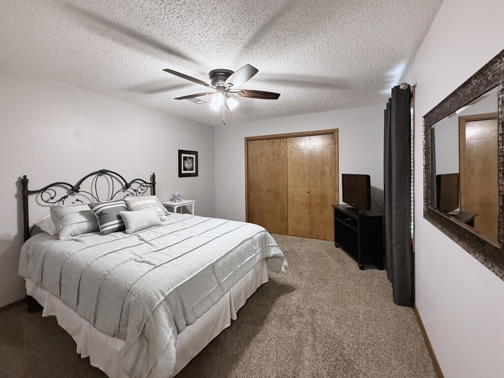 Building Photo - 1516 Meadowhill Dr