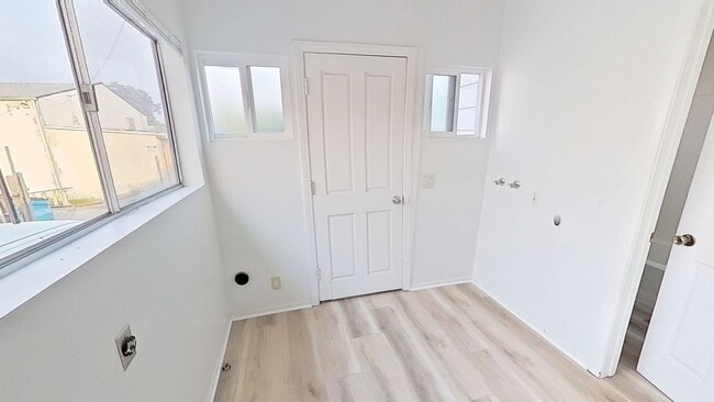 Building Photo - 709 W Micheltorena St