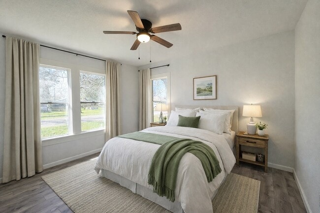 Building Photo - 301 E 3rd St