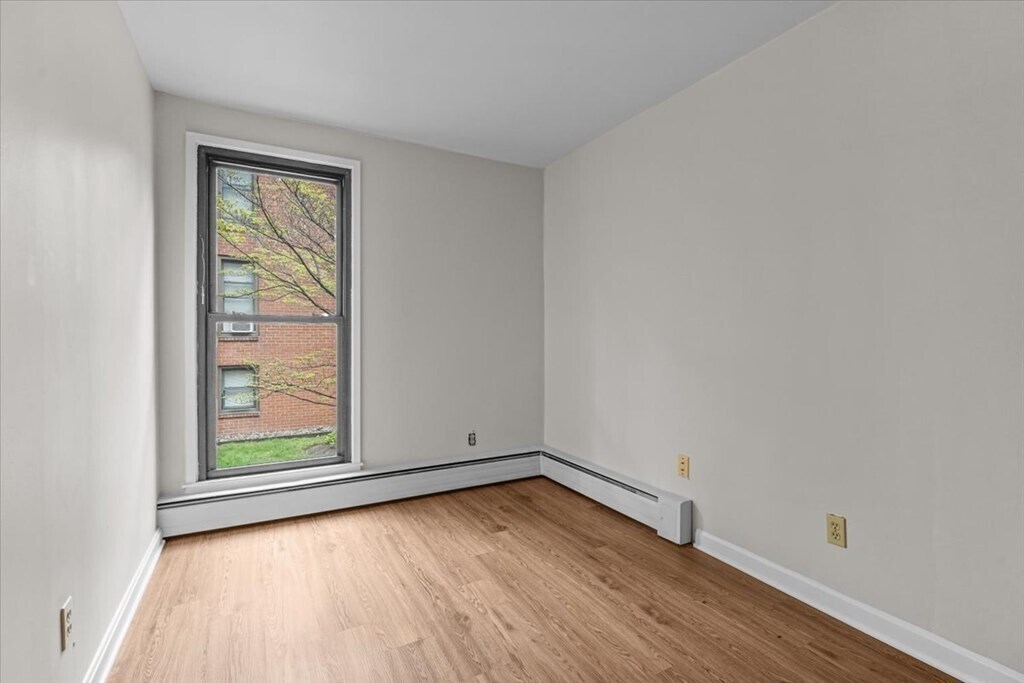 Building Photo - 10 Juniper St