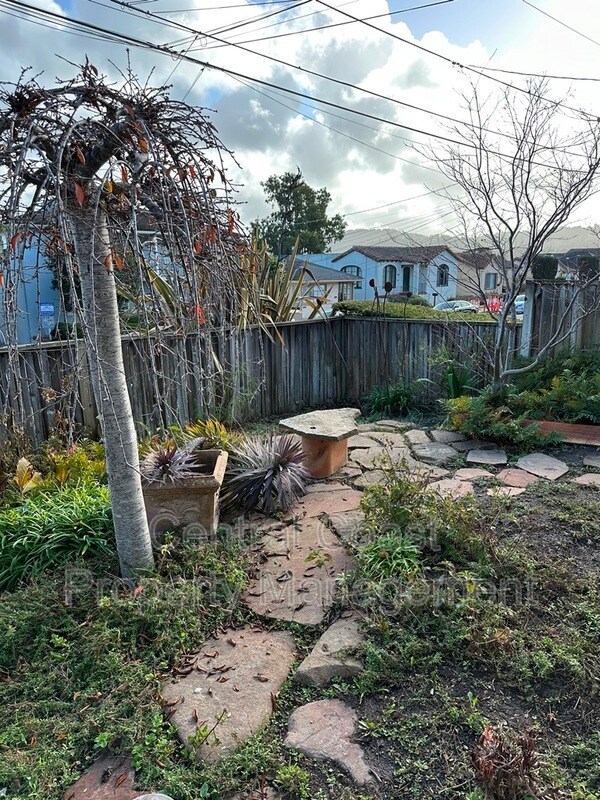 Building Photo - 254 Larkin St