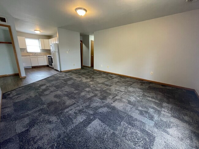 Building Photo - 302 Stone Creek Dr