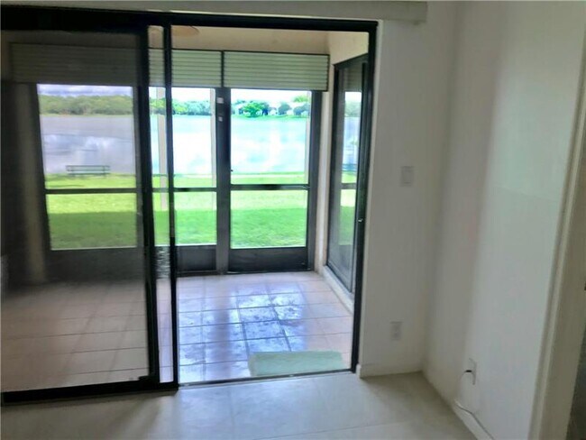 Building Photo - 2850 Palmwood Ter