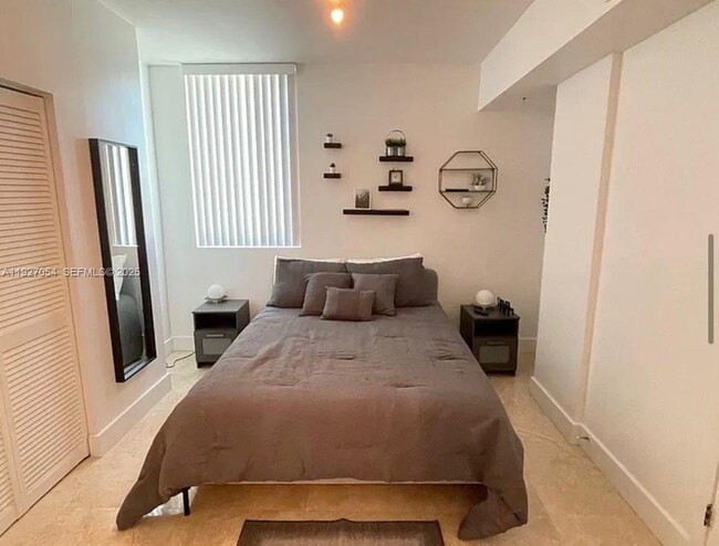 Building Photo - 253 NE 2nd St