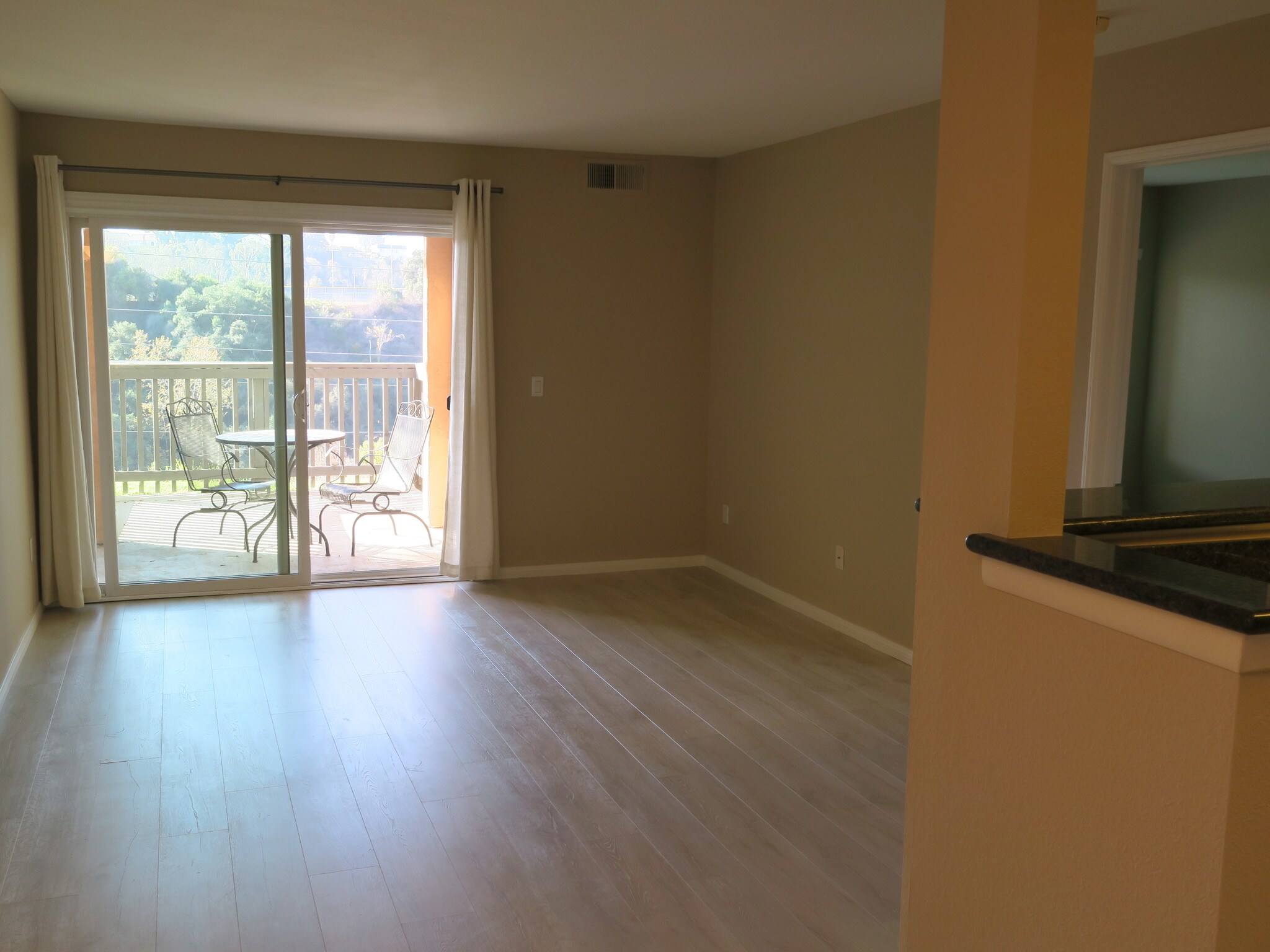 Building Photo - 7120 Shoreline Dr