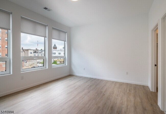 Building Photo - 22 Schuyler Pl